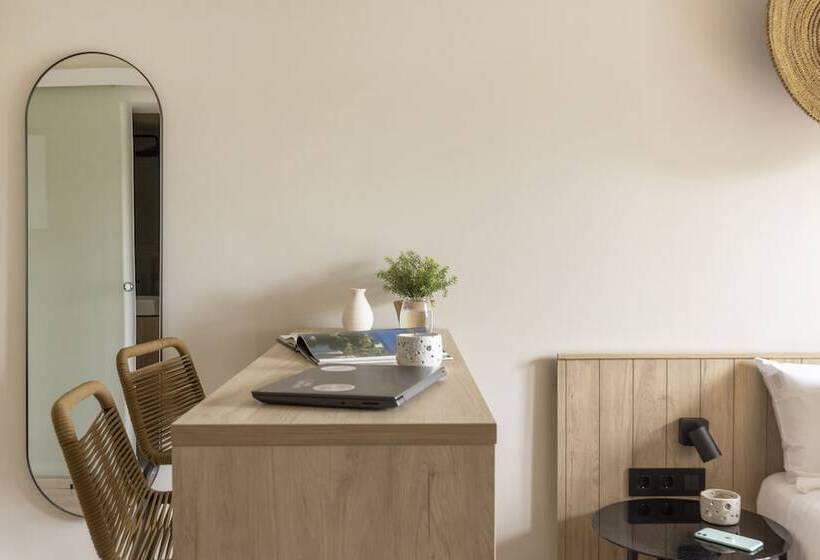 Отель Líbere Barcelona Sant Antoni