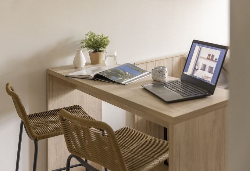 Отель Líbere Barcelona Sant Antoni