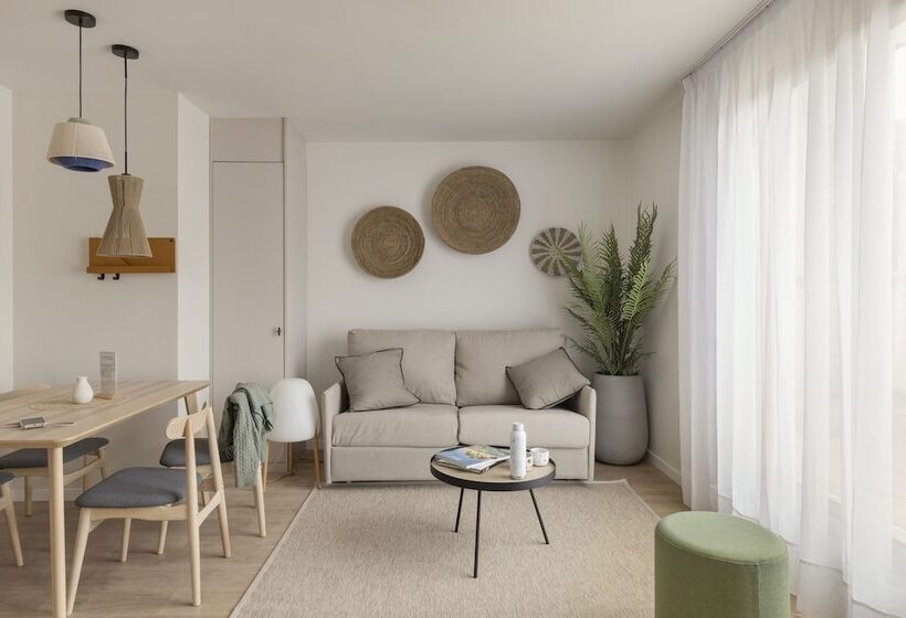 Отель Líbere Barcelona Sant Antoni