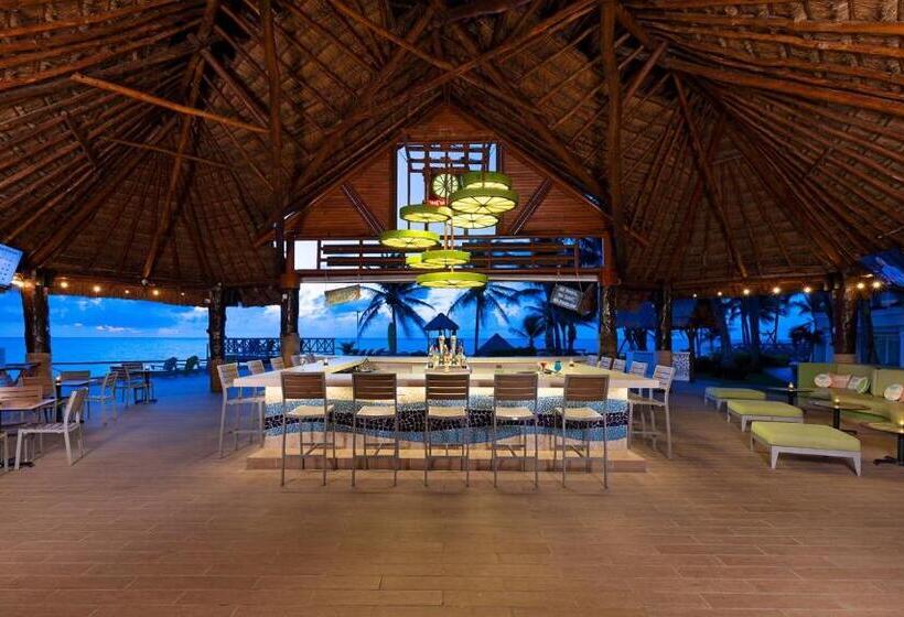 Отель Margaritaville Island Reserve Riviera Cancún A Karisma - All Inclusive Experience For All