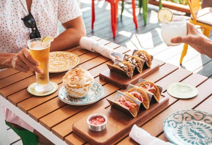 Отель Margaritaville Island Reserve Riviera Cancún A Karisma - All Inclusive Experience For All