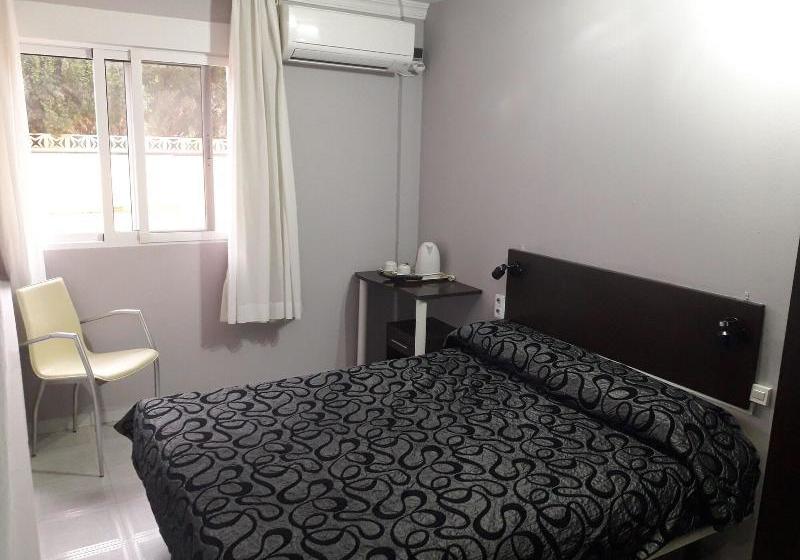 فندق Oasis Beach