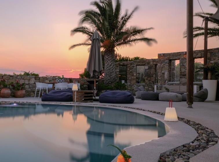 Отель Ostraco Suites