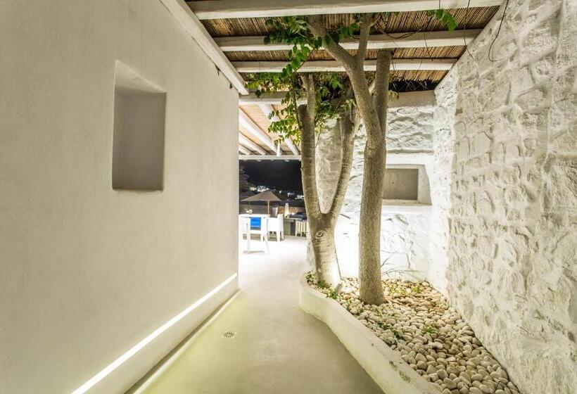 Отель Ostraco Suites