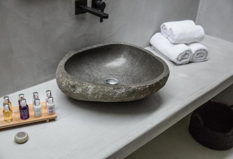 Отель Ostraco Suites