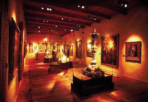 فندق Parador Museo Santa Maria
