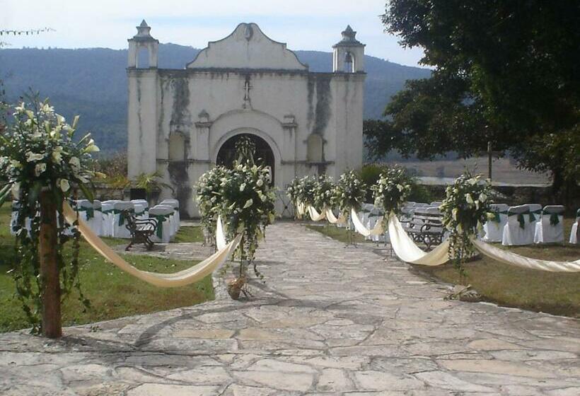 فندق Parador Museo Santa Maria
