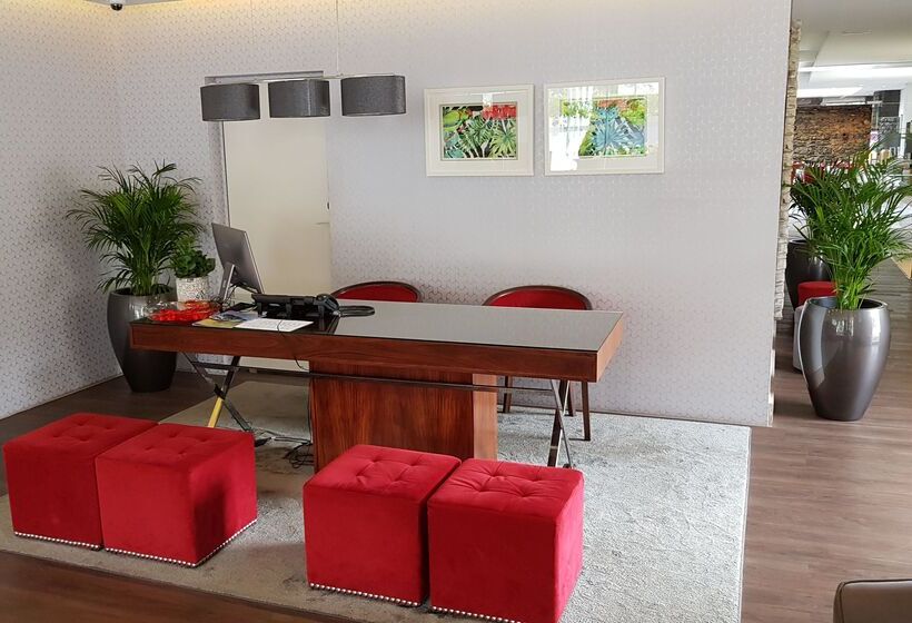 ホテル Santa Cruz Village