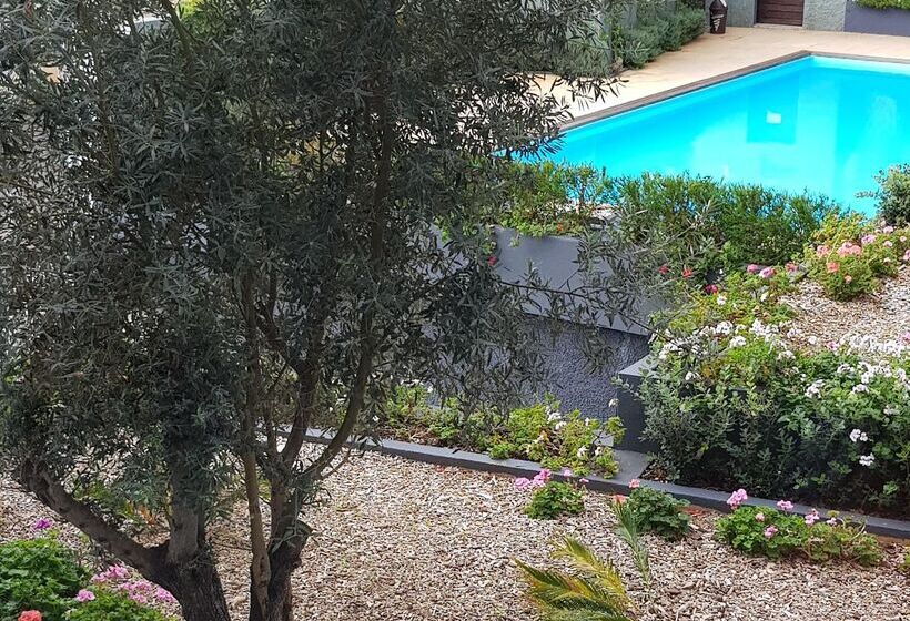 ホテル Santa Cruz Village