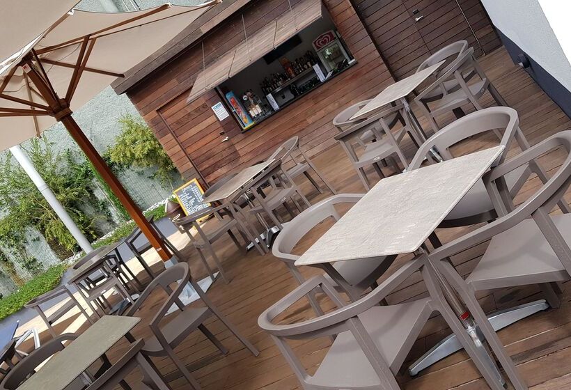 ホテル Santa Cruz Village