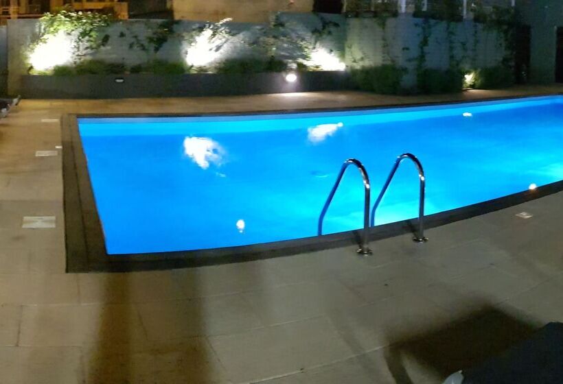 ホテル Santa Cruz Village