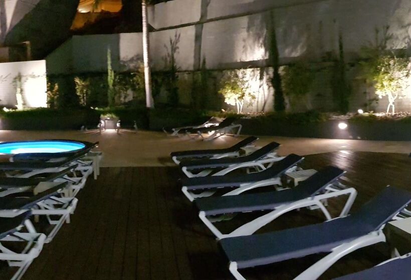 ホテル Santa Cruz Village