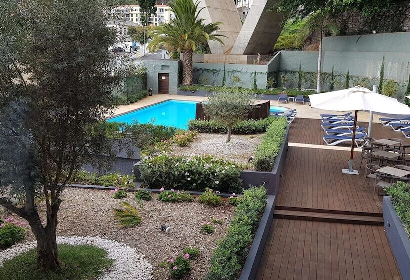 ホテル Santa Cruz Village