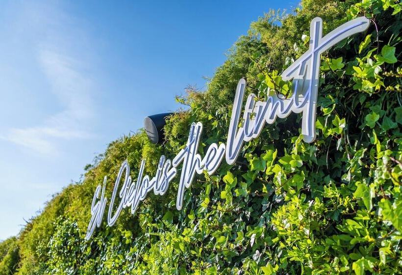 Отель Sofitel Barcelona Skipper