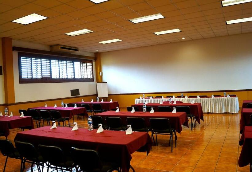 호텔 & Suites Villa Del Sol