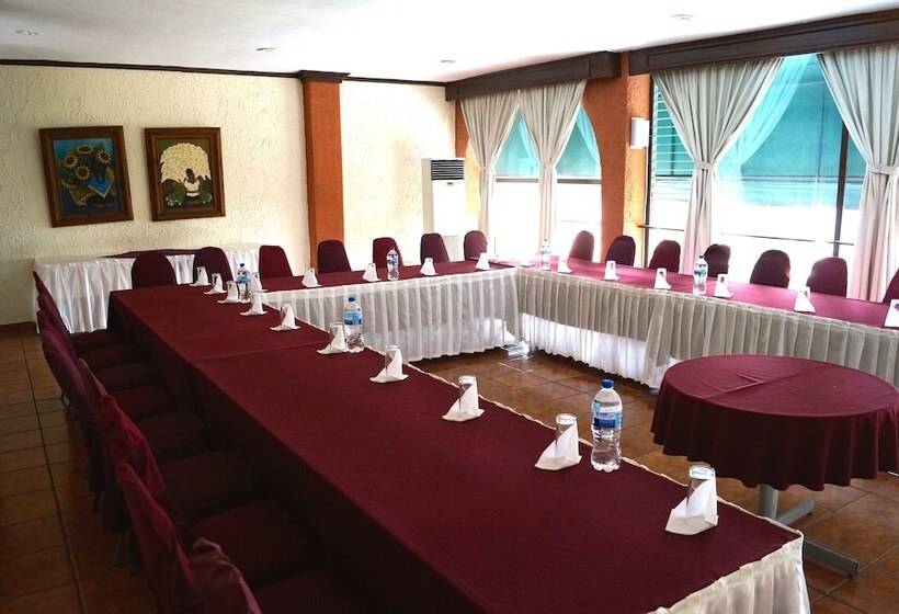 호텔 & Suites Villa Del Sol