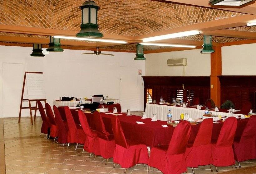 호텔 & Suites Villa Del Sol