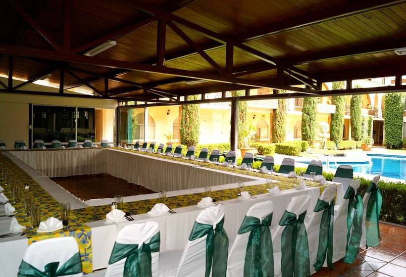 호텔 & Suites Villa Del Sol