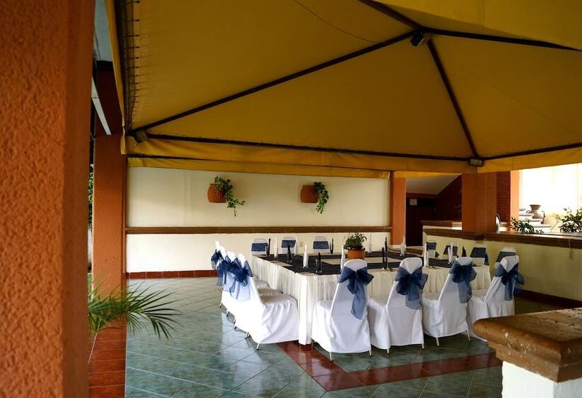 호텔 & Suites Villa Del Sol