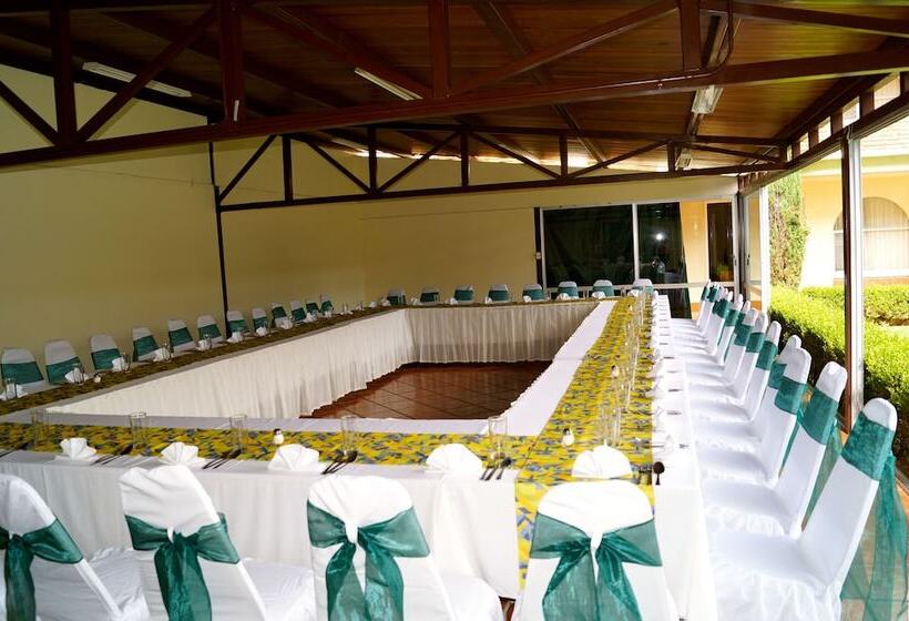 호텔 & Suites Villa Del Sol