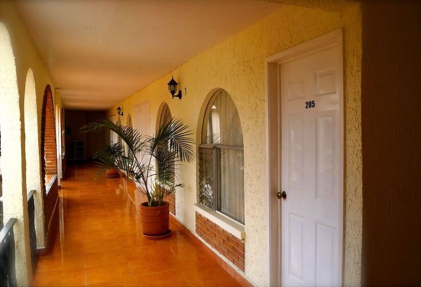 호텔 & Suites Villa Del Sol