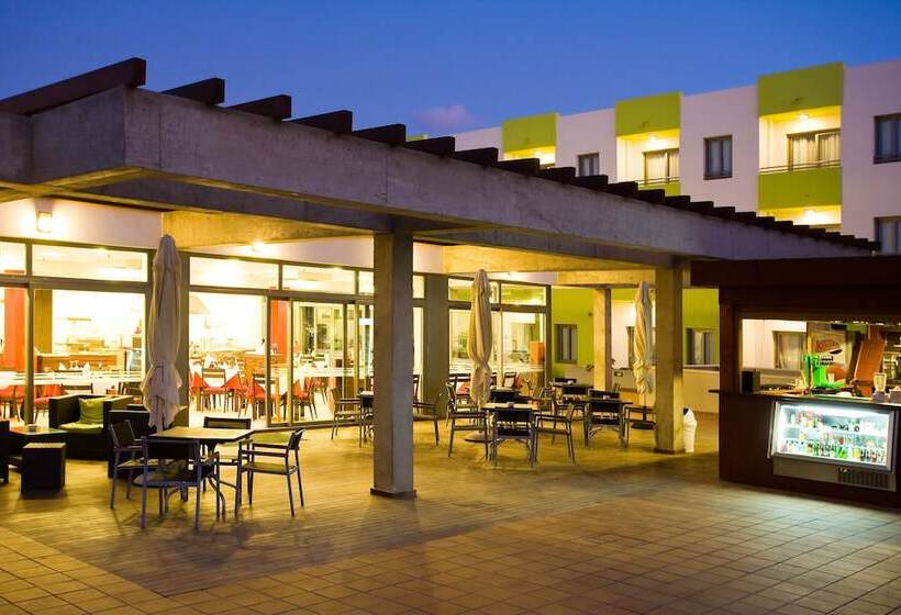 בית מלון כפרי LIVVO Corralejo Beach