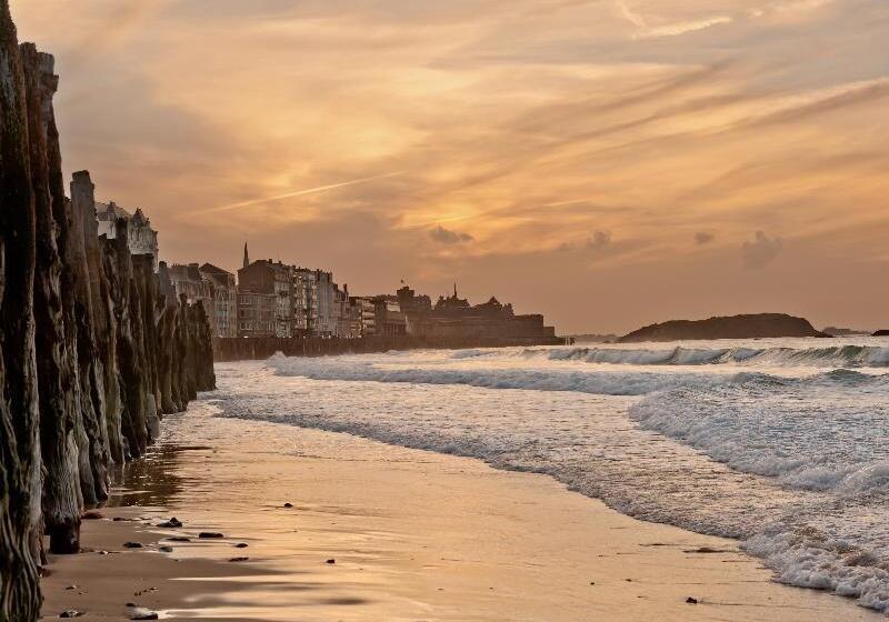 Отель Hôtel Des Marins