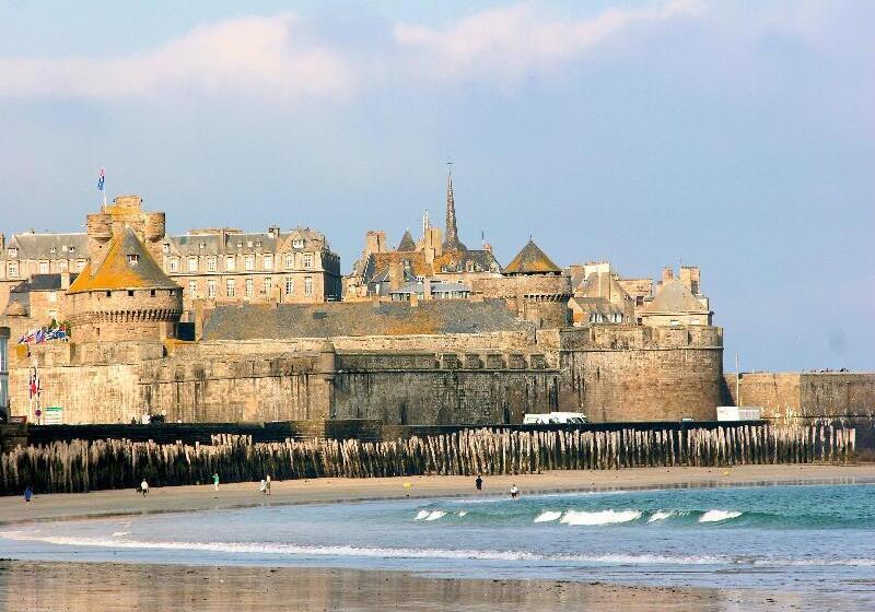 Отель Hôtel Des Marins