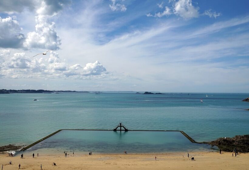 Отель Hôtel Des Marins