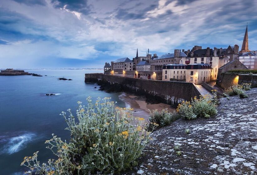 Отель Hôtel Des Marins