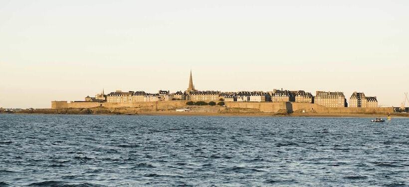 Отель Hôtel Des Marins