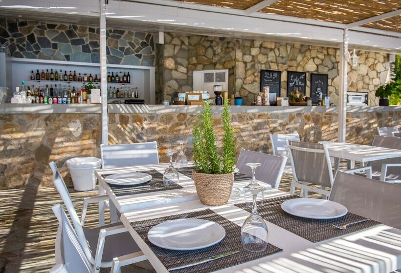 Отель Peninsula Resort & Spa