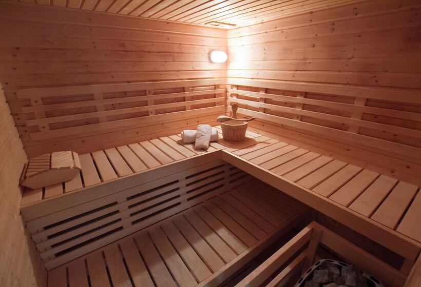 Отель Peninsula Resort & Spa