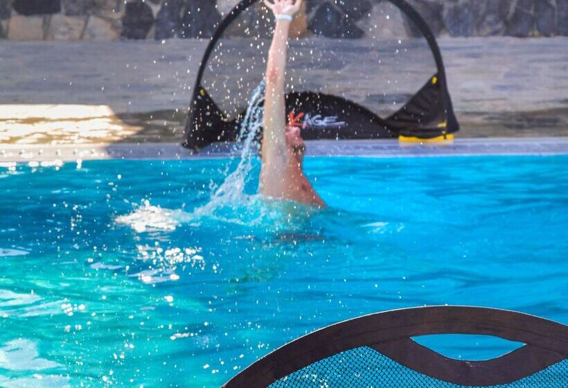 Отель Peninsula Resort & Spa