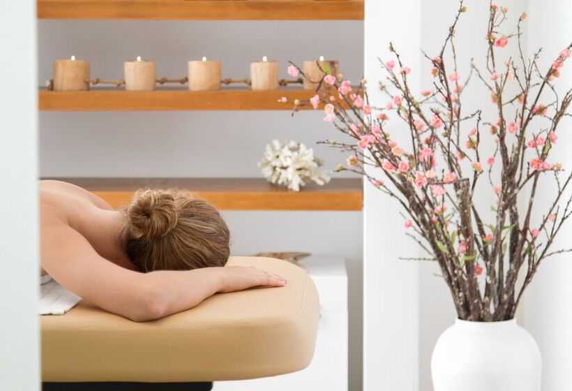 Отель Peninsula Resort & Spa