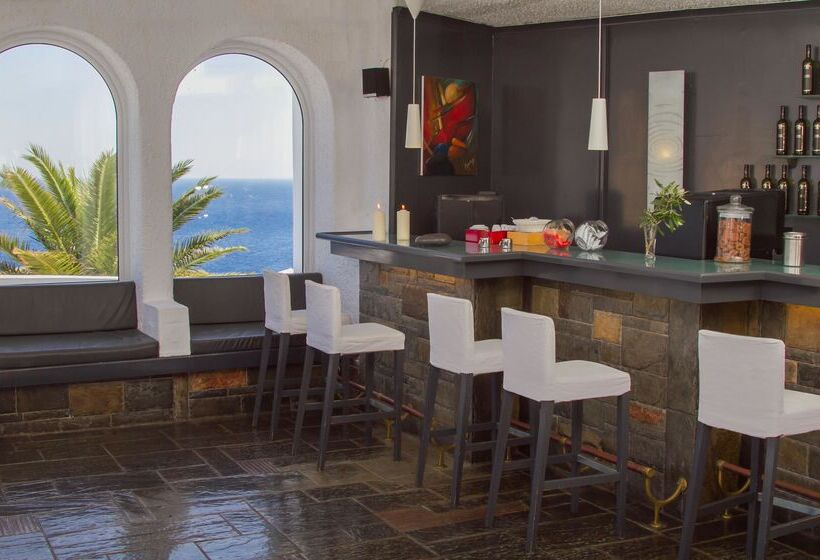 Отель Peninsula Resort & Spa