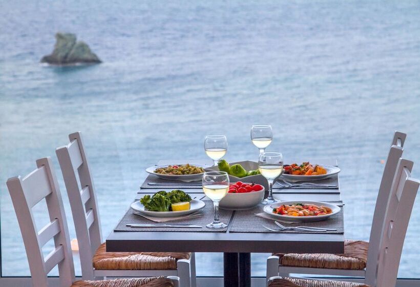 Отель Peninsula Resort & Spa