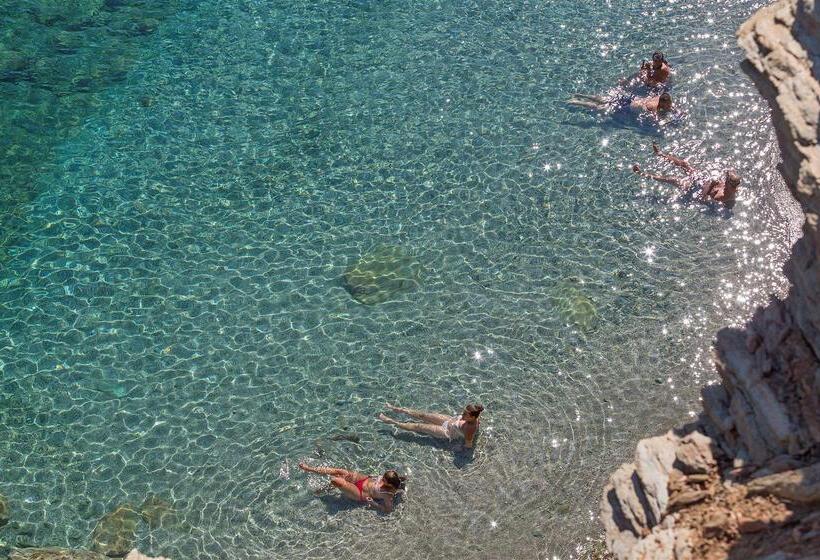 Отель Peninsula Resort & Spa