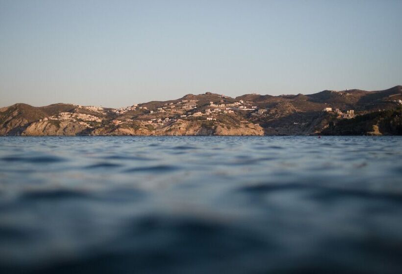 Отель Peninsula Resort & Spa