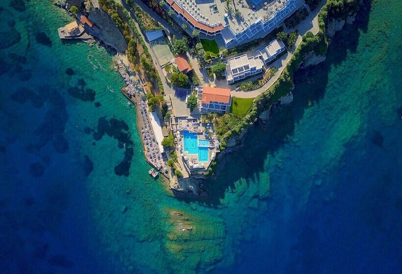 Отель Peninsula Resort & Spa