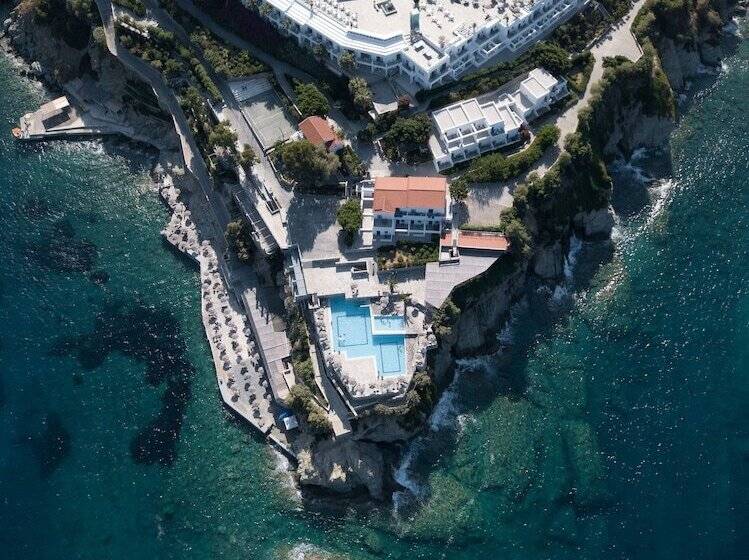 Отель Peninsula Resort & Spa