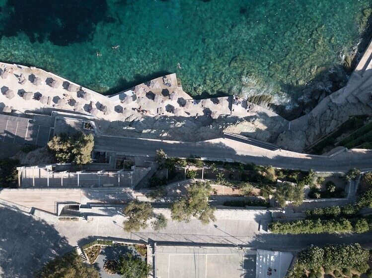 Отель Peninsula Resort & Spa