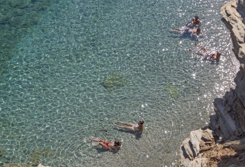 Отель Peninsula Resort & Spa