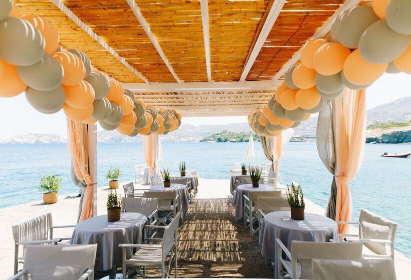 Отель Peninsula Resort & Spa