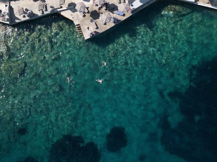 Отель Peninsula Resort & Spa