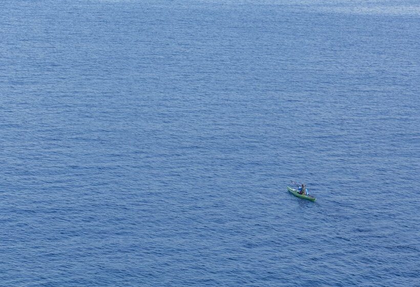 Отель Peninsula Resort & Spa