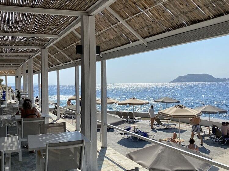 Отель Peninsula Resort & Spa