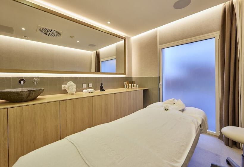 Universal Hotel Aquamarin