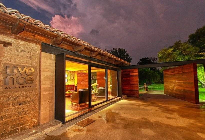 בית מלון כפרי Uvence Arte +