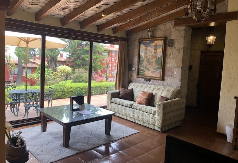 Villa San Jose Hotel & Suites